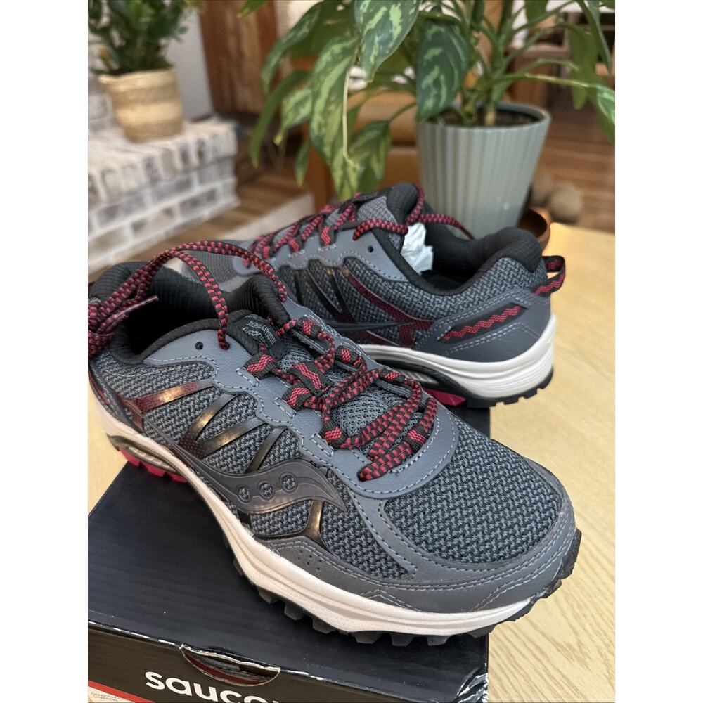 Saucony Grid Escape TR 5 Womens 6.5 Wide Charcoal Cherry NWT S15436-20